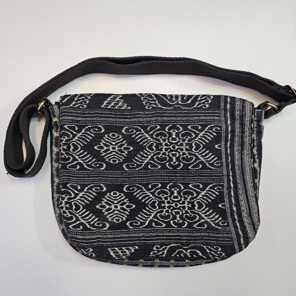 Sari Bari Navy Crossbody Messenger Bag